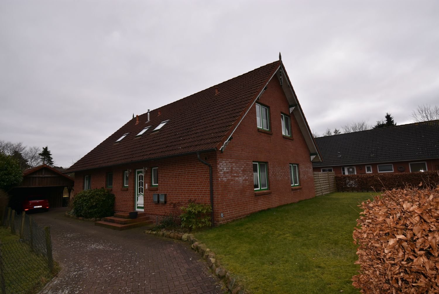 ~~ Gut geschnittene Dachgeschoss-Wohnung~~ ~~ Gut geschnittene Dachgeschoss-Wohnung~~