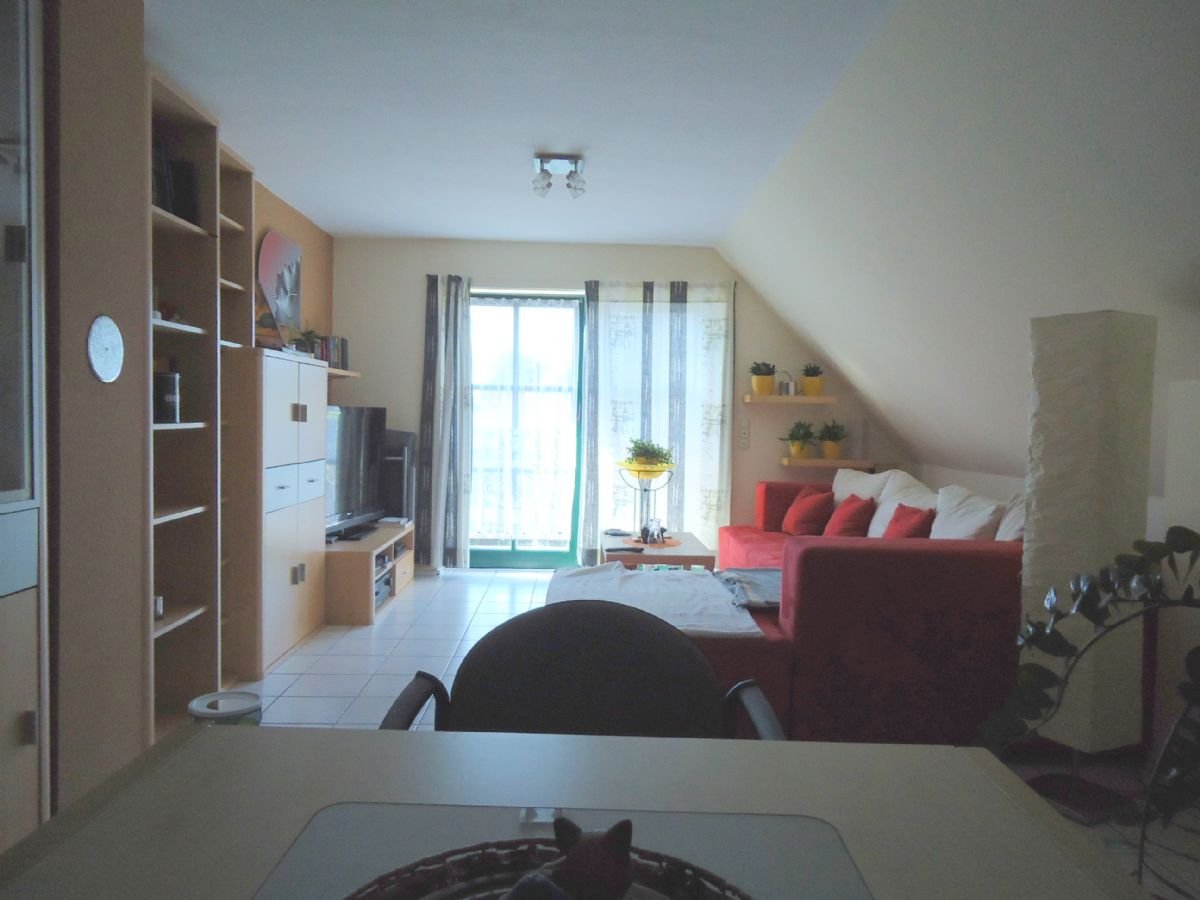 ~~Helle 4-Zimmer Dachgeschoss-Wohnung mit Balkon, in ruhiger Lage~~ ~~Helle 4-Zimmer Dachgeschoss-Wohnung mit Balkon, in ruhiger Lage~~