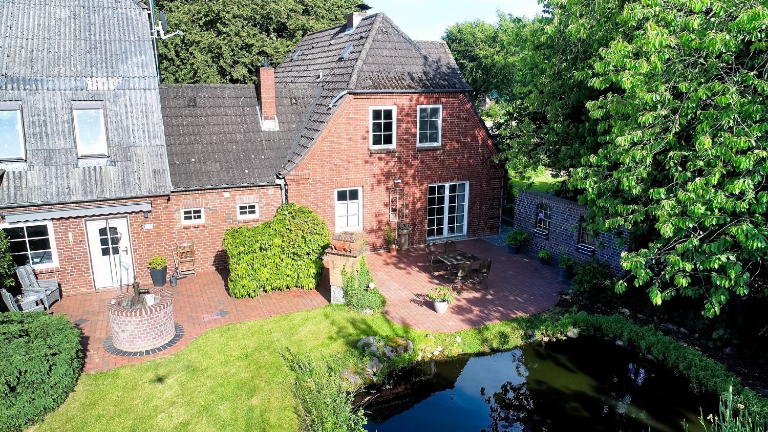 Raumwunder mit XXL-Grundstück nahe Husum: Wohnen, Gewerbe & Wellness vereint! Raumwunder mit XXL-Grundstück nahe Husum: Wohnen, Gewerbe & Wellness vereint!